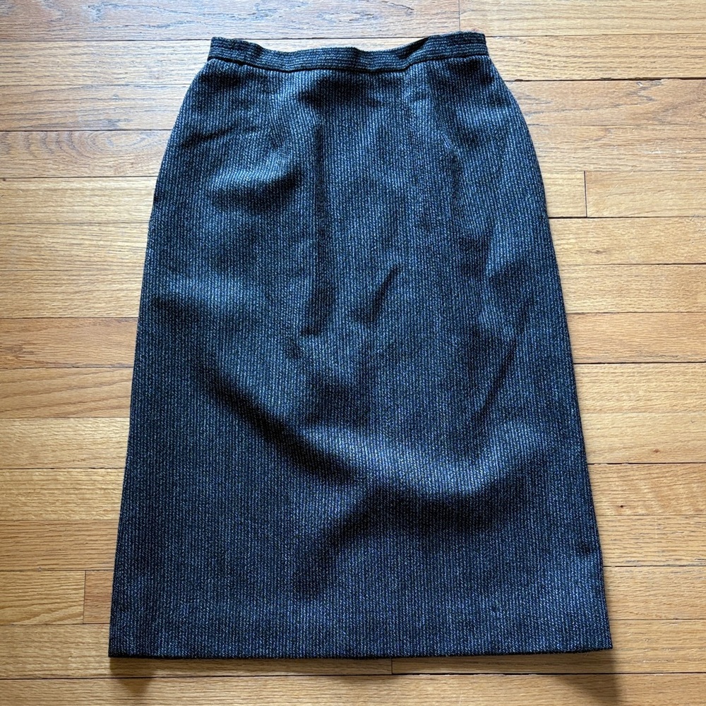 black and white wool skirt with pockets